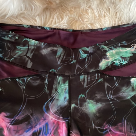 Burgundy Galaxy Print Active Capris - Picture 4 of 8